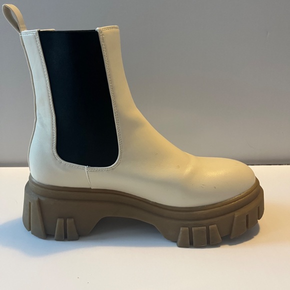 Chinese Laundry Jenny Chelsea boot - Picture 2 of 5